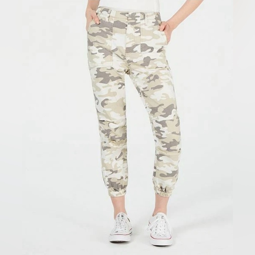 Women’s XS camouflage, tapered ankles pants